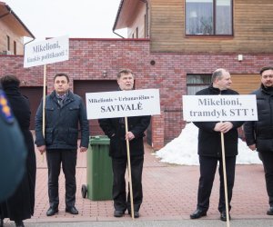 Экс-депутаты предстали перед судом за пикет у дома прокурора