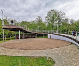 3. На местные красоты можно полюбоваться и с возвышенности. Прямо в парке скульптур. 3