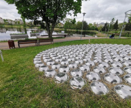 4. Одна из композиций в парке. Отсылает к астрономической обсерватории неподалёку. 5