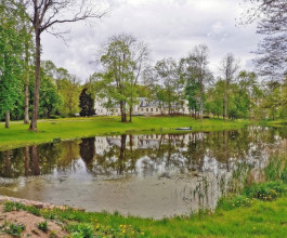 4. Сейчас территорию благоустраивают, но внутрь пока не пускают. 4