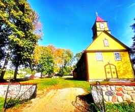 2. Шиленай - небольшая деревушка на западе Вильнюсского района. Упоминается ещё в 1500 году, как подарок великого князя Александра Ягеллона Вильнюсской архиепархии. А это церковь  Св. Девы Марии, который стоит здесь с 1725 года. Его перестраивали в 1  2