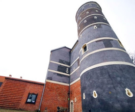 5. В загонах паслись лани, а по оранжерее с экзотическими цветами бегал маленький Михаил. Увы, такая идиллия в замке продолжалась недолго. После смерти Антония Онуфрия замок перешел к его подросшему сыну Михаилу, затем к его жене Элеоноре, а потом к 5