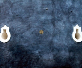 6. По новой библиотеке ходила хозяйка замка – жена Антония Гелгуды Барбара Юдицкайте. Из окон, которые раньше были бойницами, был виден парк с его пятью прудами, водяной мельницей и вековыми липами. В глубине парка рос величественный дуб Гелгудов. 6