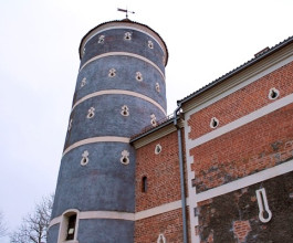 2. Названий у замка за всю его многовековую историю было много. Панямунский, замок Гелгудов, Замкус, Витенский и снова Панямунский. 2