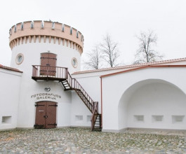 2. Ансамбль в стиле псевдоренессанса был построен в середине XIX века царскими властями, как своеобразная визитная карточка перед теми же немцами.  2