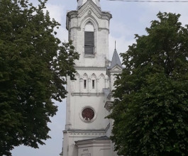 4. Костёл Св. Троицы - построен в стиле историзма с элементами неоромантизма, неоготики и неоренессанса. 4