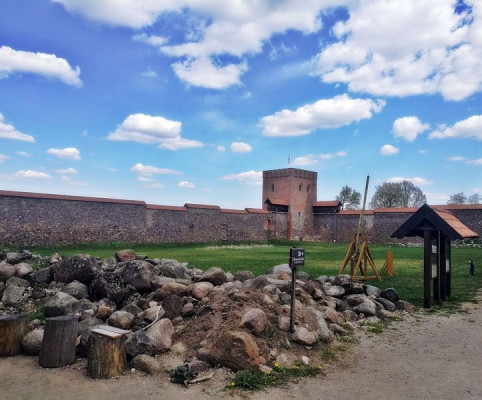1. Медницкий или Мядининкайский замок – самый большой по площади в странах Балтии. 1