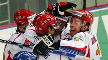 Сборная России обыграла шведов в хоккейном "Кубке Карьяла"