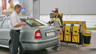Минфин Литвы: акциз на бензин снижаться не будет