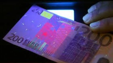 Фальшивые евро попадают в Литву от разных фальшивомонетчиков