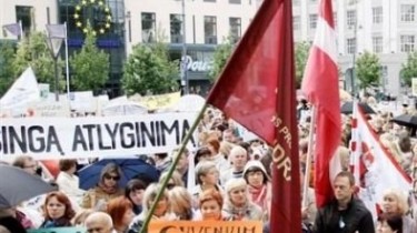 Госконтроль: без реформы сети школ в Литве зарплаты учителей значительно не вырастут