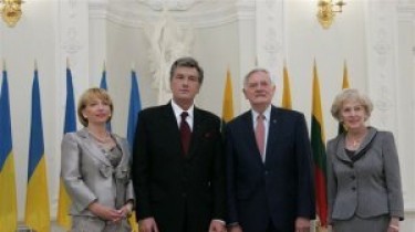 В. Ющенко: покупая у России газ, мы покупаем для них оружие