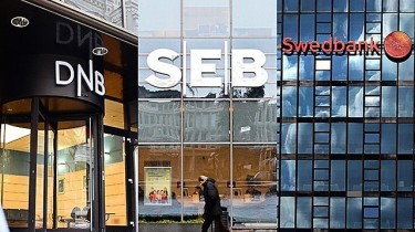 Mediaskopas: избегавший коммуникации Swedbank пострадал от отмывания денег больше, чем SEB