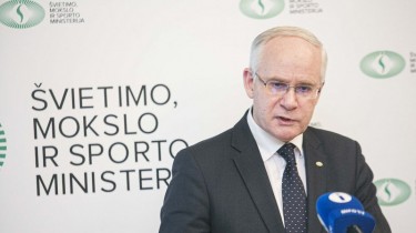 Министр: COVID-19 в Литве затронул около 10% школ