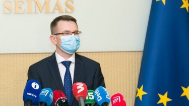 Литва вошла в "черную зону", Кабмин рассмотрит вопрос обязательного ношения масок