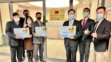 Члены Cейма Литвы посетили представительство Тайваня, чтобы "по-дружески поздравить"