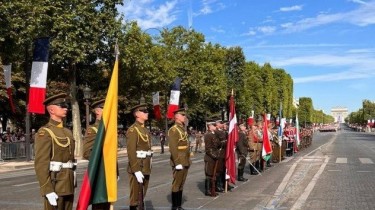 Военные роты почетного караула участвовали в праздновании Дня взятия Бастилии в Париже