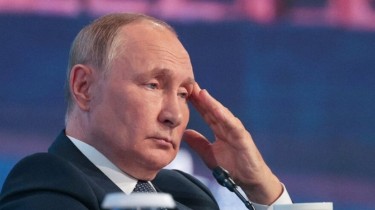 Муниципальные депутаты в Москве и Петербурге требуют отставки Путина