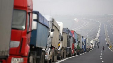 На литовско-белорусской границе растут очереди грузовиков (дополнено)