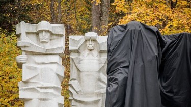В Вильнюсе  начался демонтаж советских скульптур на Антакальнисском кладбище