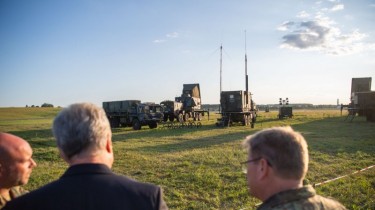 Президент Литвы Г. Науседа после осмотра в аэропорту системы Patriot: небо Литвы надежно защищено