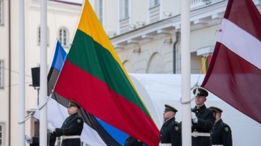 Церемония поднятия флагов трех Балтийских государств, поздравительное обращение Президента