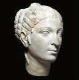 Она пленила двух величайших римлян своих дней, а из-за третьего покончила с собой