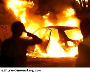 Пассажир в знак протеста поджег автомобиль