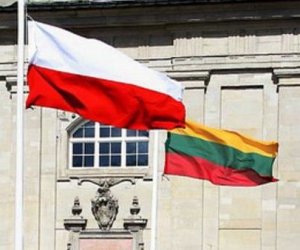 Запись фамилий супругов-иностранцев нелитовскими буквами - только не для поляков Литвы