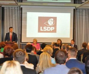 Социал-демократы Литвы решили покинуть коалицию с "аграриями"