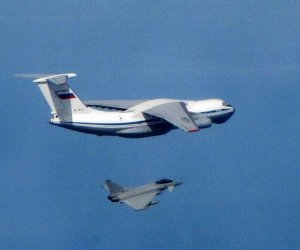 Москва утверждает, что военные самолеты РФ летают над Литвой согласно международным правилам (дополнено)