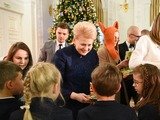 Президент Литвы с детьми из детских домов отправилась в Лапландию