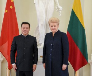 К работе в Литве приступает новый посол Китая