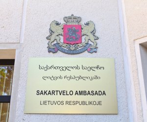 Посольство Грузии в Литве сменило вывеску: теперь это посольство Сакартвело