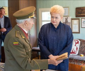Президент Литвы - государство будет защищать память о своих партизанах