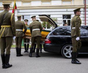 В Вильнюсе - государственные похороны партизана Адолфаса Раманаускаса-Ванагаса (обновлено)
