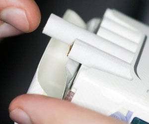 Аналитик: сокращение нелегальных сигарет вызвано и ростом доходов (дополнено)