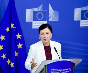 Еврокомиссар надеется на быстрое решение вопроса зарплат в Институте гендерного равенства