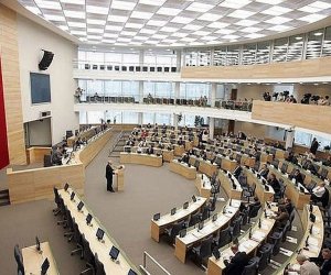 Литовские "аграрии" в мае хотят провести референдум о сокращении числа членов Cейма