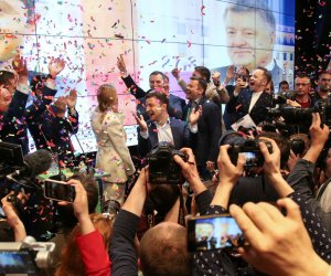 Украина: В.Зеленский выиграл президентские выборы у П.Порошенко
