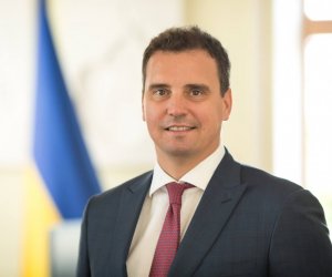 Президент Украины назначил А. Абромавичюса на должность в оборонной отрасли (дополнено)