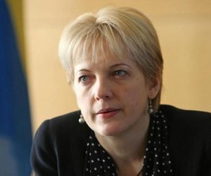 Советник президента критикует решение Э. Макрона о спецпосланнике по отношениям ЕС и РФ