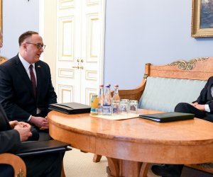 Посол: для США важно, чтобы Литва занималась безопасностью связи 5G, понимала риски от КНР (дополнено)