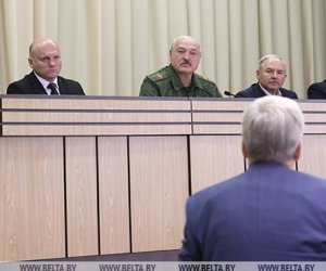 Лукашенко: военные защитят от внешних угроз, задача местной власти - стабилизировать ситуацию в стране