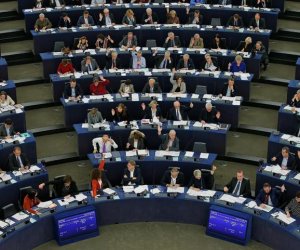 Европарламент принял резолюцию по ситуации в Беларуси, призывающую ЕС ввести жесткие санкции 