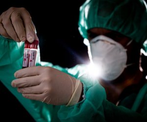 За сутки подтверждено 133 новых случая коронавируса, умер еще один человек
