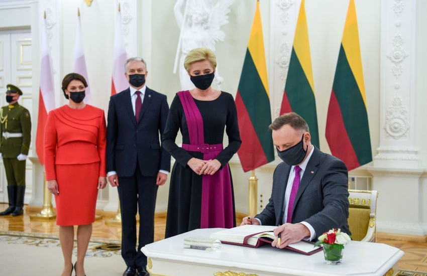 Президент Польши защищал в Вильнюсе вето на бюджет ЕС: мы не согласны с диктатом