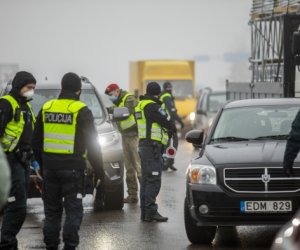В выходные полиция не пропустила в другие самоуправления  более 10 тыс. автомобилей 