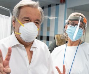 Генсек ООН Антониу Гутерриш сделал прививку от коронавируса