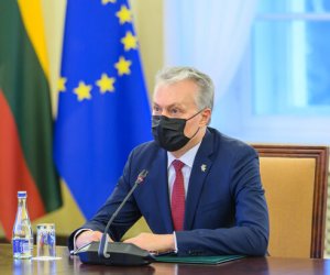 Президент Литвы и главы других стран призывают увеличить производство вакцин
